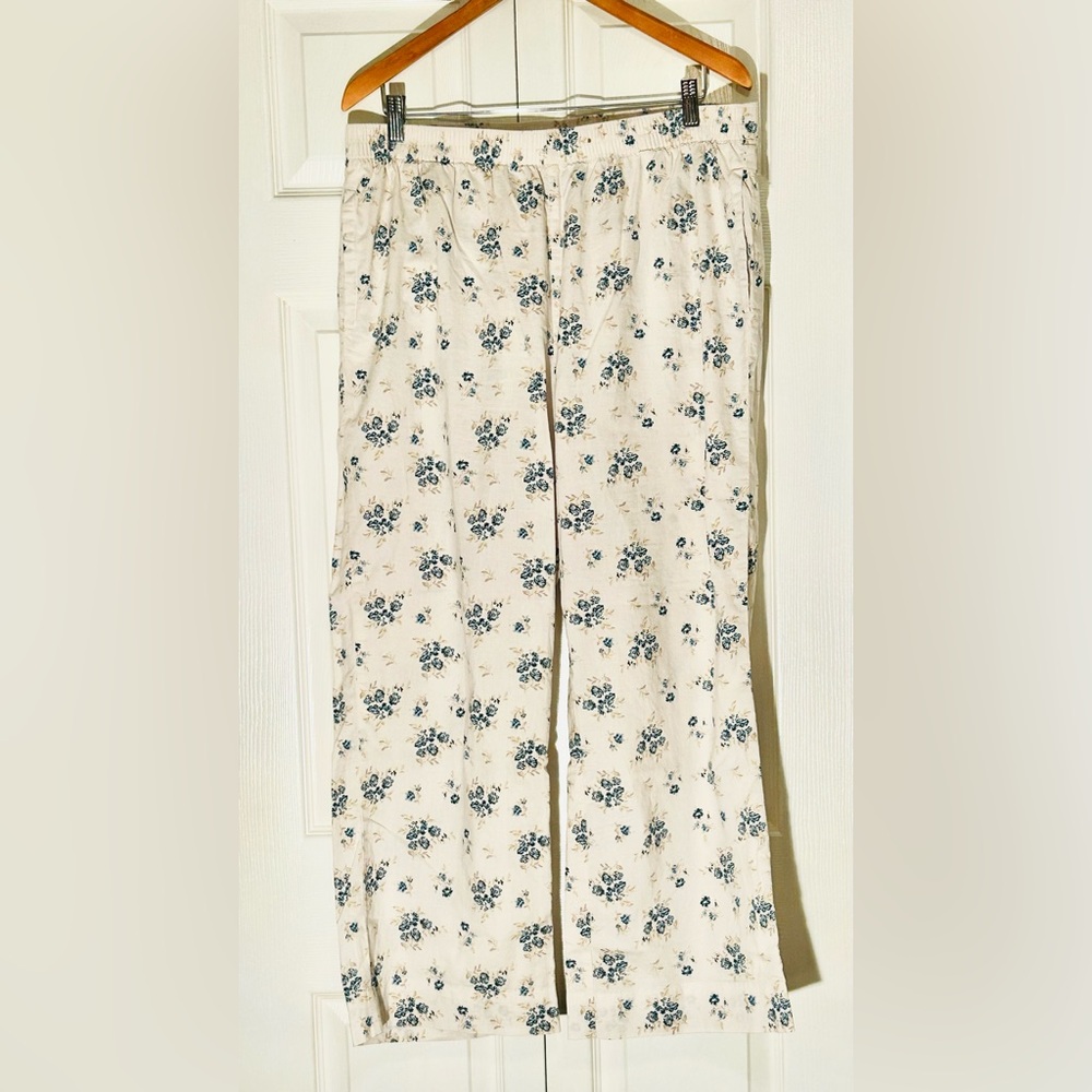 Nearly New Old Navy Blue And Cream Floral Print Lounge Pants, Large